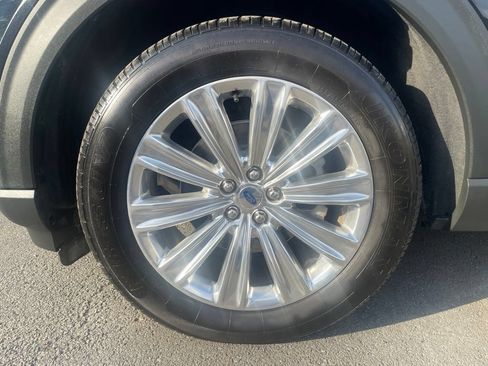 Used 2021 Ford Explorer Limited w/ Equipment Group 301A AWD/4WD image 9