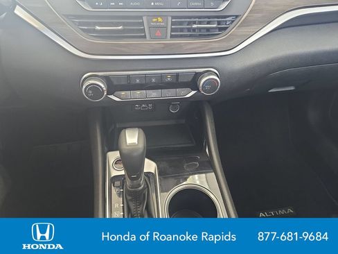 Used 2024 Nissan Altima 2.5 SV FWD image 15