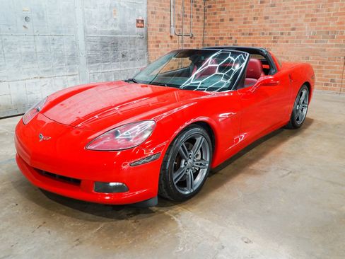 Used 2006 Chevrolet Corvette Coupe w/ Preferred Equipment Group RWD image 40