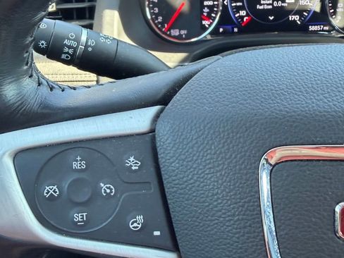 Used 2022 GMC Acadia SLT w/ Technology Package FWD image 20