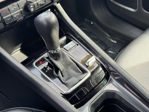 Used 2024 Jeep Compass Latitude image 23