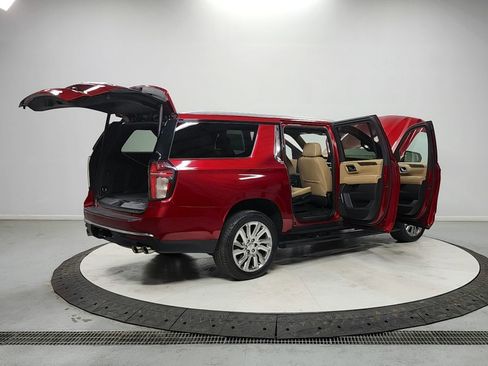 Used 2021 Chevrolet Suburban Premier w/ Premium Package AWD/4WD image 15