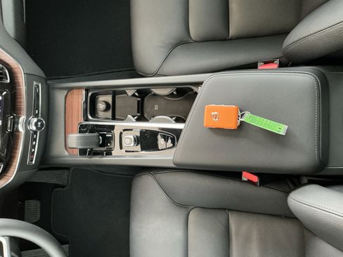 Used 2023 Volvo XC60 B5 Plus image 11