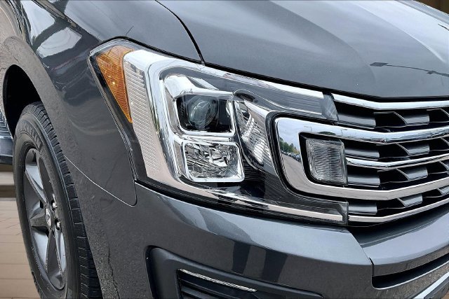 Used 2019 Ford Expedition XLT w/ Equipment Group 202A AWD/4WD image 29