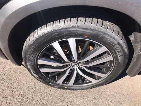 Used 2024 Nissan Pathfinder Platinum w/ Cargo Package image 10