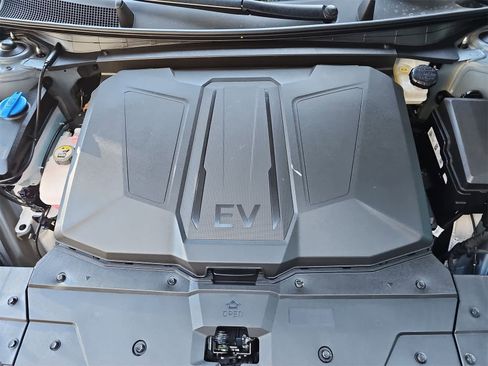 Used 2025 Hyundai Ioniq 5 SEL image 13