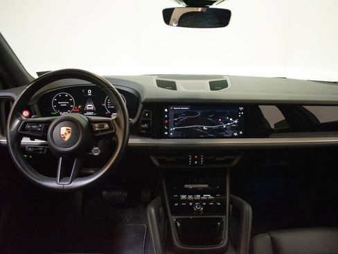 Certified 2024 Porsche Cayenne AWD/4WD image 23