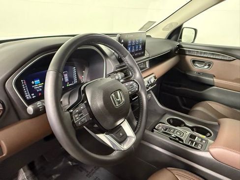Used 2025 Honda Pilot Elite image 16