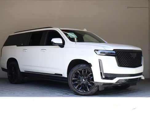Used 2022 Cadillac Escalade ESV Premium Luxury w/ Performance Package AWD/4WD image 2