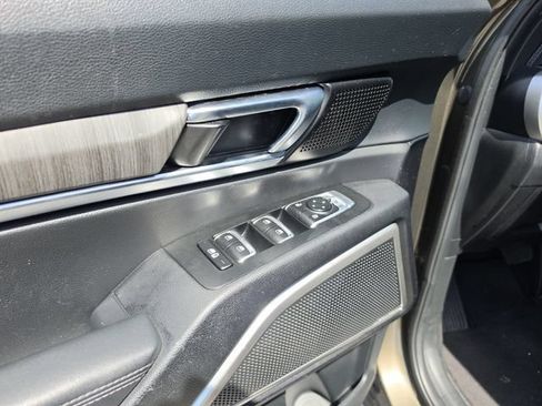 Used 2023 Kia Telluride EX w/ EX Captain's Chair Package FWD image 19
