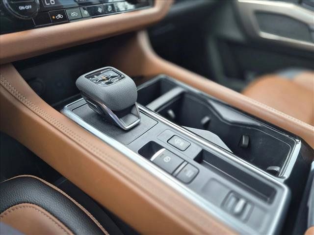 Used 2024 Nissan Pathfinder Platinum FWD image 13