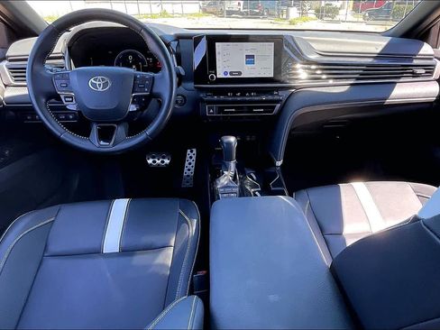 Used 2025 Toyota Camry SE image 17