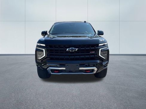 Used 2025 Chevrolet Suburban Z71 image 3