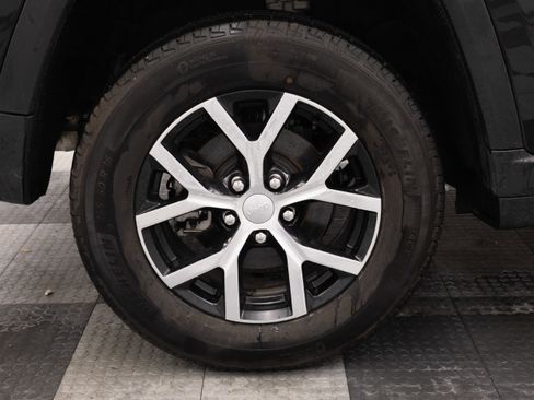 Used 2024 Jeep Grand Cherokee Limited image 16