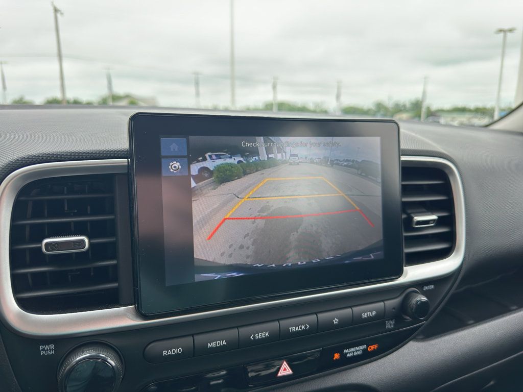 Used 2025 Hyundai Venue SEL FWD image 19