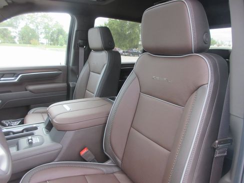 New 2026 GMC Sierra 2500 Denali w/ Denali Reserve Package image 14