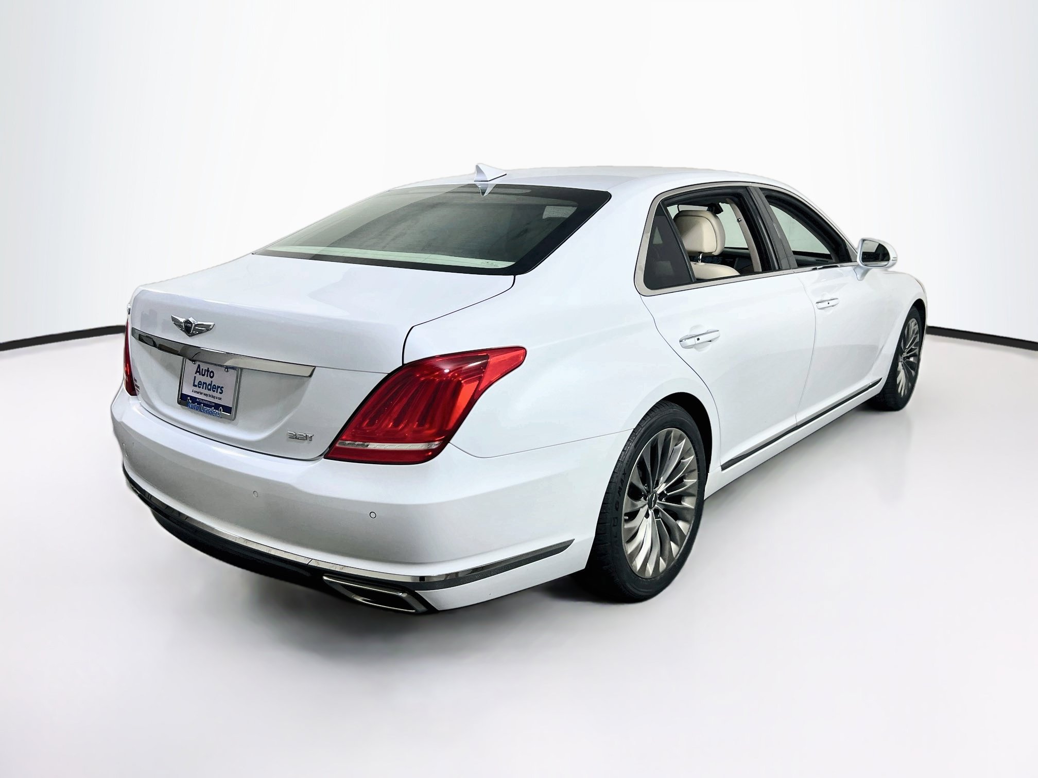 Used 2019 Genesis G90 3.3T Premium RWD image 5