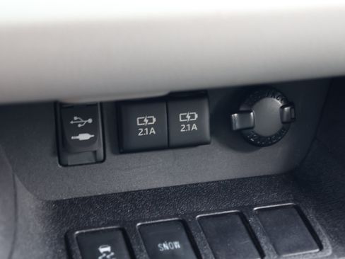 Used 2018 Toyota Highlander XLE FWD image 27