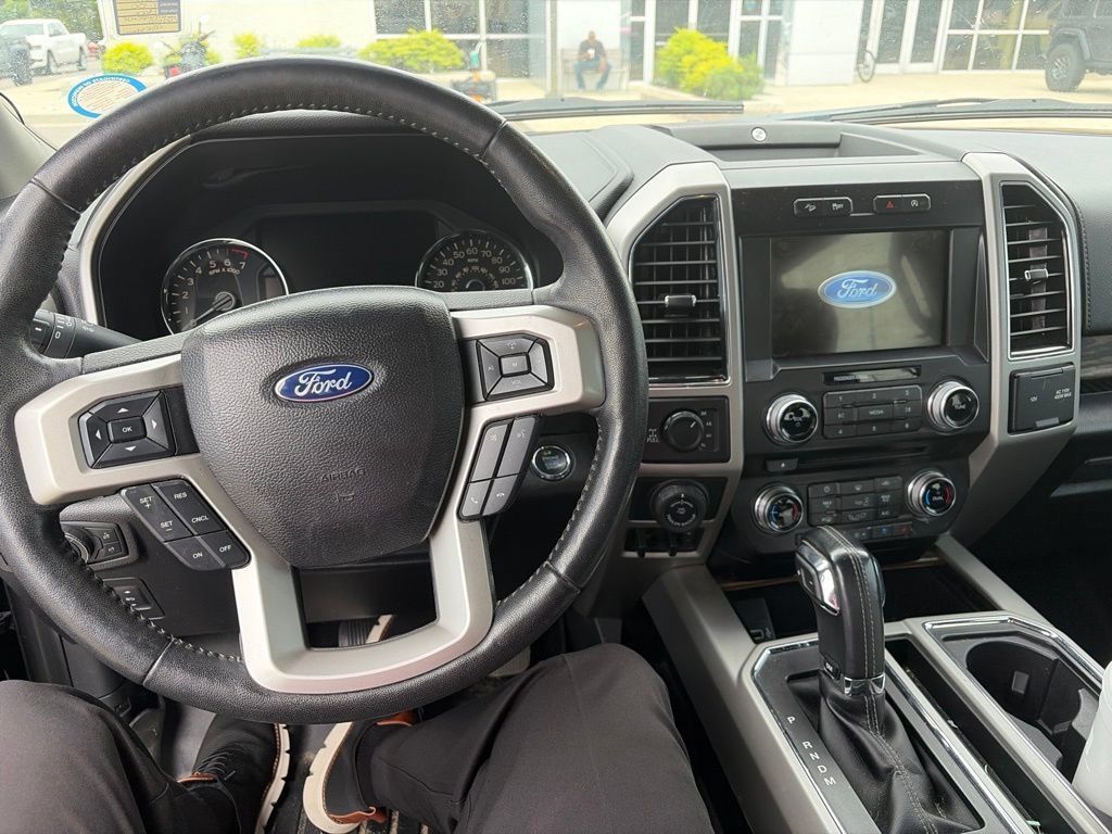 Used 2018 Ford F150 Lariat w/ Equipment Group 502A Luxury AWD/4WD image 10