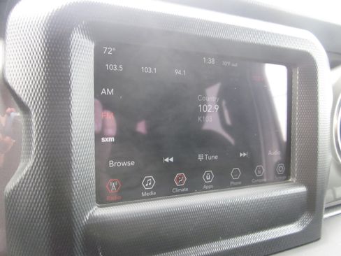 Used 2019 Jeep Wrangler Unlimited Sahara AWD/4WD image 17