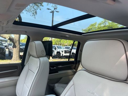 Used 2021 GMC Yukon XL Denali w/ Denali Premium Package RWD image 11