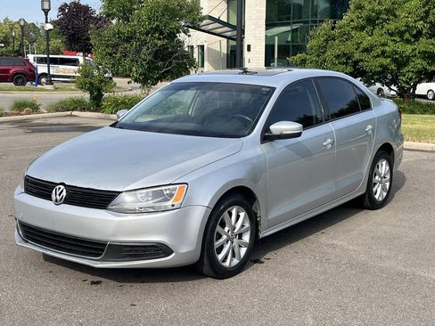 Used 2012 Volkswagen Jetta SE FWD image 2