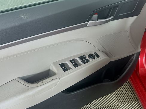 Used 2017 Hyundai Elantra SE FWD image 15