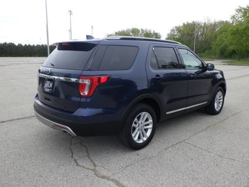 Used 2016 Ford Explorer XLT w/ Equipment Group 202A FWD image 7