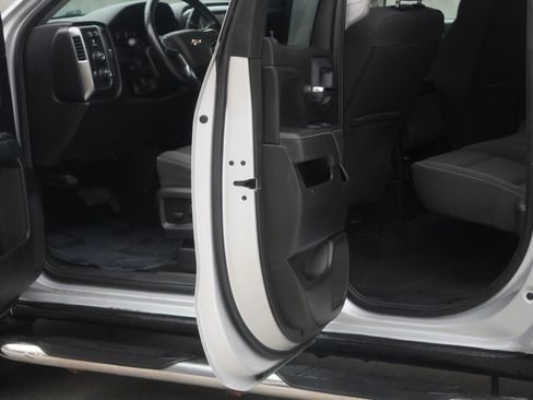 Used 2018 Chevrolet Silverado 1500 LT w/ All Star Edition AWD/4WD image 10