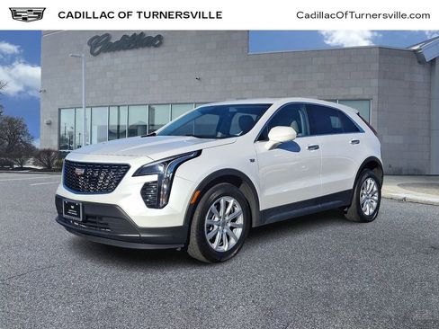 Certified 2022 Cadillac XT4 Luxury w/ Cold Weather Package image 1