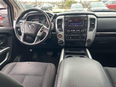 Used 2019 Nissan Titan SV w/ SV Convenience Package image 15