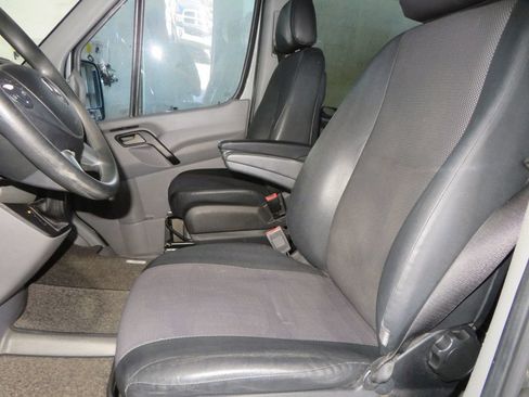 Used 2016 Mercedes-Benz Sprinter 2500 image 19