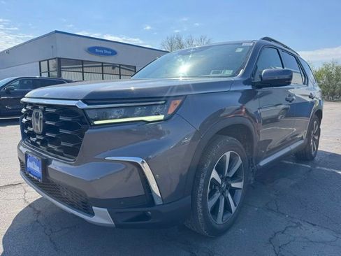 Used 2023 Honda Pilot Touring image 6