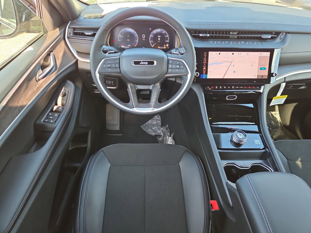 New 2026 Jeep Grand Cherokee Altitude RWD image 8