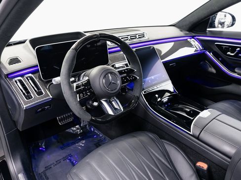 Used 2025 Mercedes-Benz S 63 AMG S w/ Carbon Fiber Exterior Package image 9