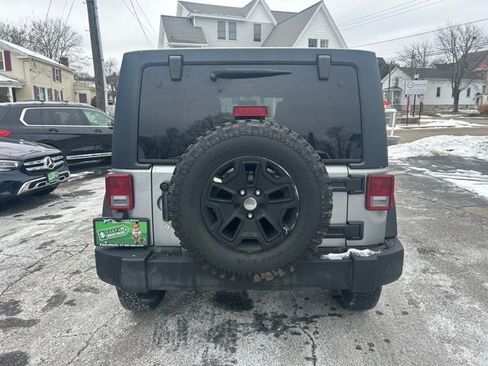 Used 2013 Jeep Wrangler Unlimited Rubicon w/ Dual Top Group image 9