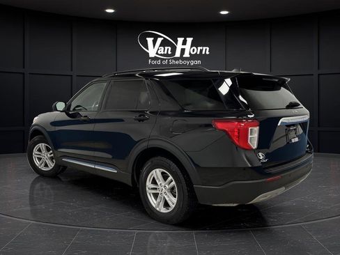 Used 2023 Ford Explorer XLT AWD/4WD image 3