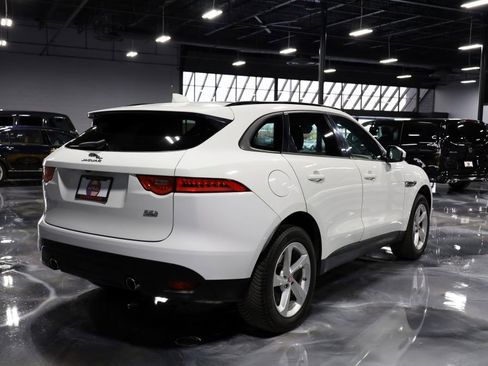 Used 2017 Jaguar F-PACE Premium image 7