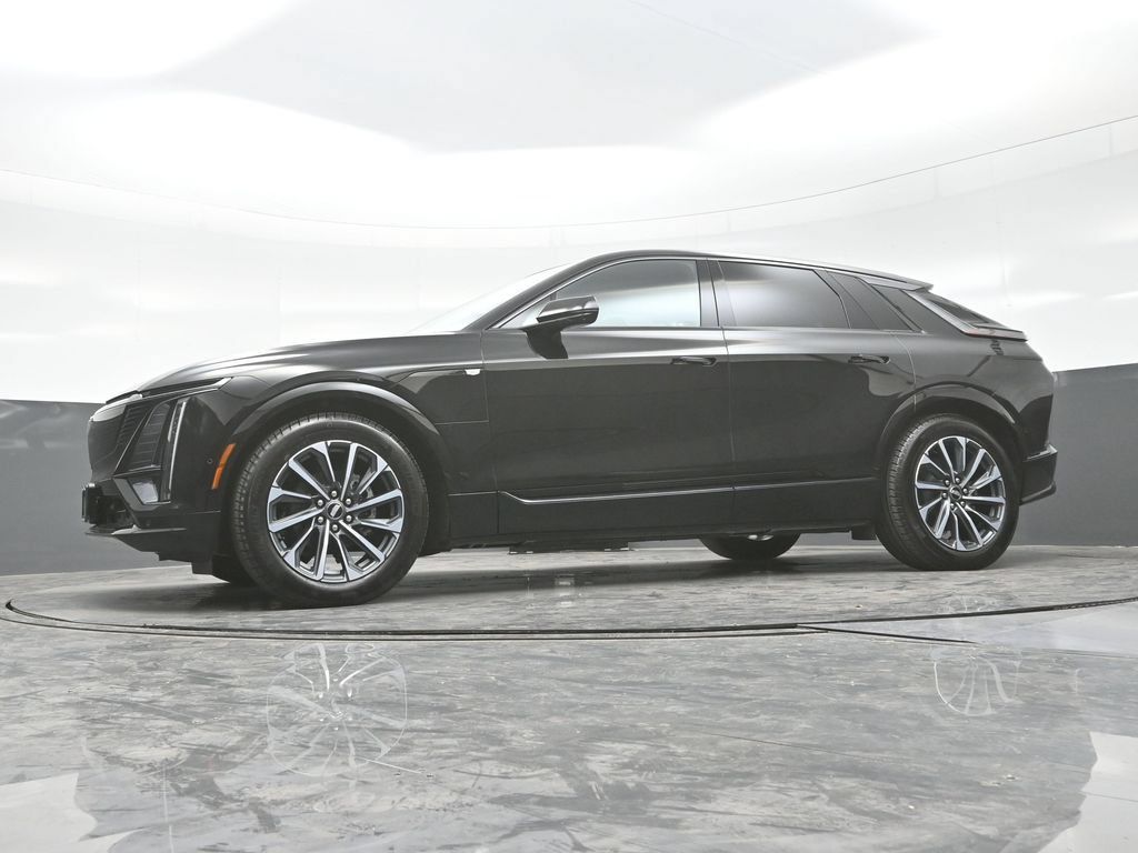 Certified 2025 Cadillac Lyriq Luxury AWD/4WD image 24