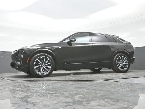 Certified 2025 Cadillac Lyriq Luxury AWD/4WD image 24