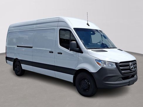 Used 2026 Mercedes-Benz Sprinter 2500 image 3