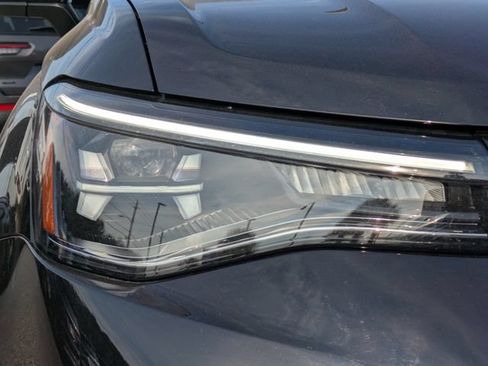 Certified 2025 Volkswagen Taos SE FWD image 10