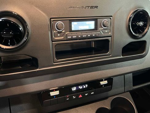 Used 2025 Mercedes-Benz Sprinter 2500 image 26