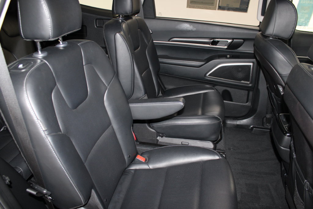 Used 2025 Kia Telluride S FWD image 18