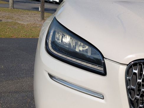 Used 2021 Lincoln Corsair Reserve w/ Elements Package FWD image 10