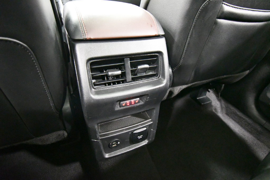 Used 2021 Ford Edge Titanium w/ Equipment Group 301A AWD/4WD image 17