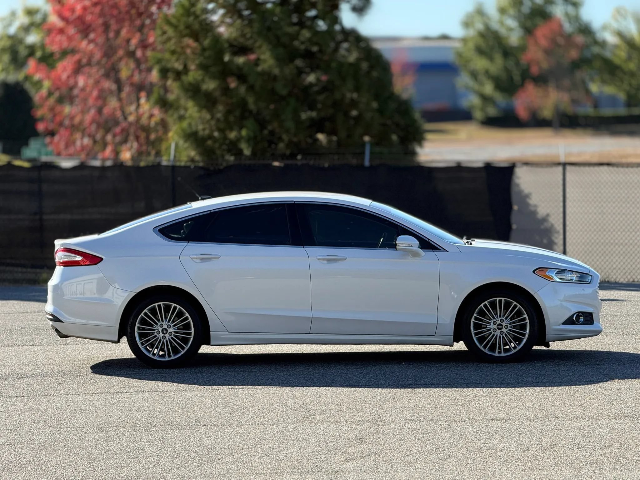 Used 2014 Ford Fusion SE w/ Equipment Group 202A FWD image 7