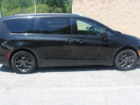 Used 2018 Chrysler Pacifica Touring-L Plus w/ S Appearance Package FWD image 14
