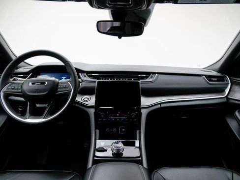 Used 2024 Jeep Grand Cherokee Limited image 26