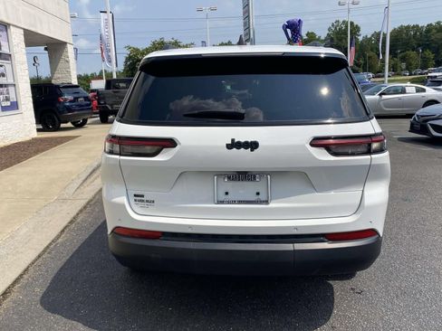 Used 2022 Jeep Grand Cherokee L Laredo RWD image 6